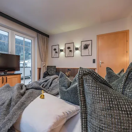 Apart Boutiquehotel Sonnenhof 4* Mayrhofen